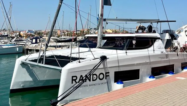 Randof Real Estate & Yachts entra en el sector náutico con el lanzamiento de su primer catamarán de charter en Dénia 7 un catamaran privado para descubrir la costa blanca desde el mar