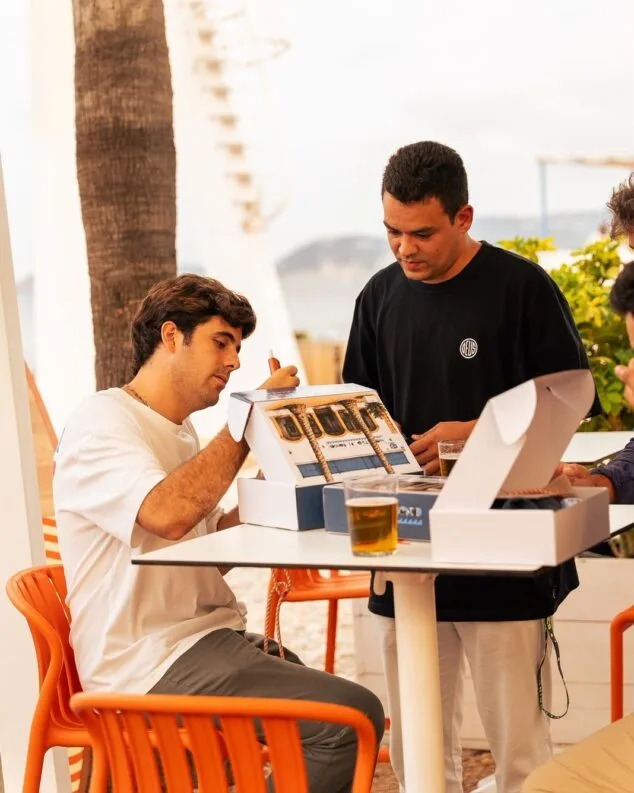 Un brindis frente al mar: la familia de Montgo da la bienvenida a la temporada 13 una reunion llena de felicidad