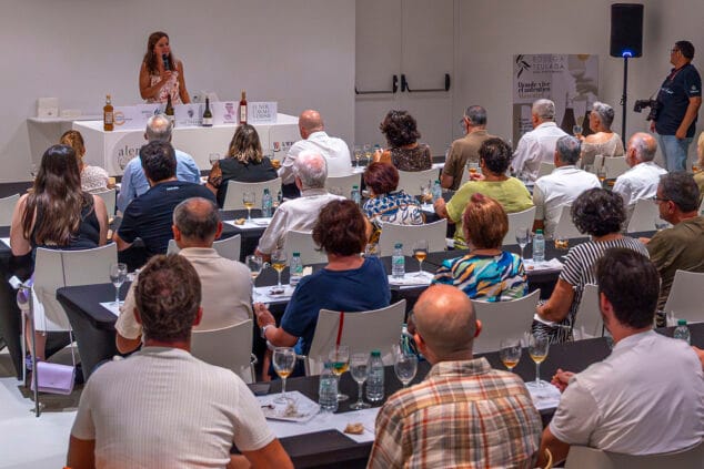Alere/Dolia 2026 pone el mar en el centro y reivindica el Moscatel y las salazones como identidad de la Marina Alta 26 alere dolia 2026 en el auditori teulada moraira06