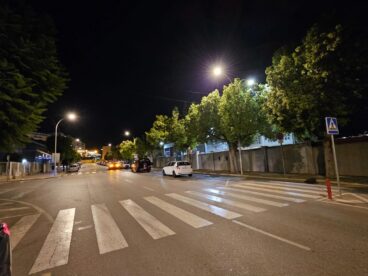 Calp renueva 77 farolas LED y reduce el consumo un 84% 3 Calle de Calp iluminada de noche por las nuevas farolas LED.