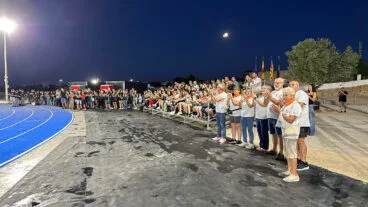 Asistentes a la inauguración de la nueva pista de atletismo Paco Sacha de Benissa