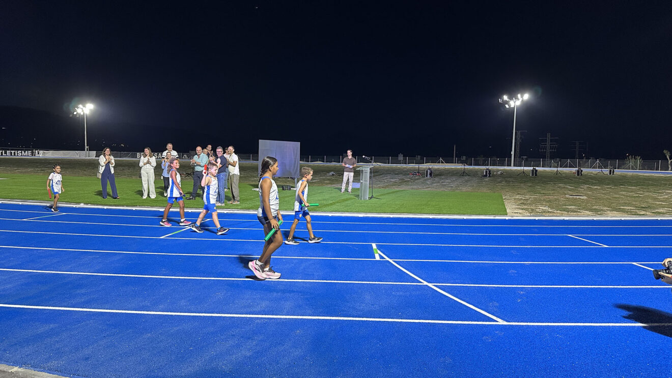 Benissa inaugura la nueva pista de atletismo Paco Sacha 30