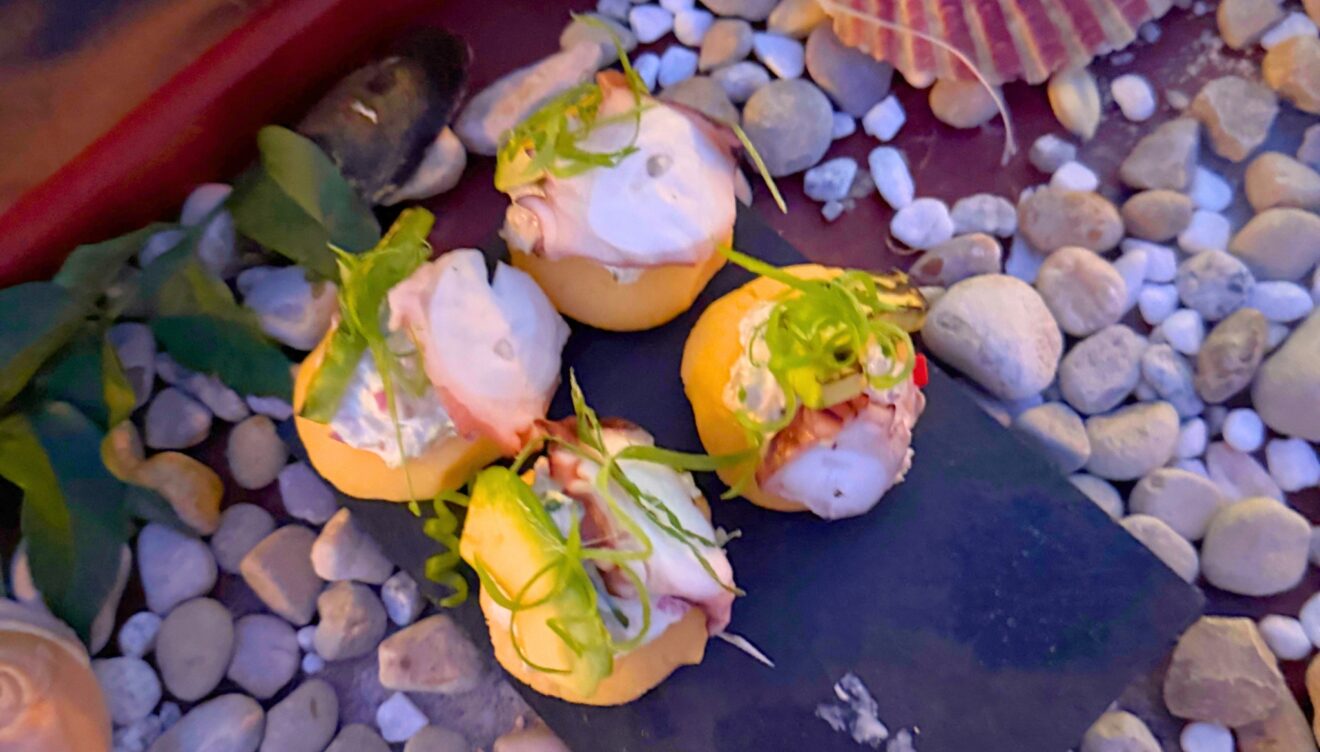 Bocaditos de patata, pulpo y aguacate