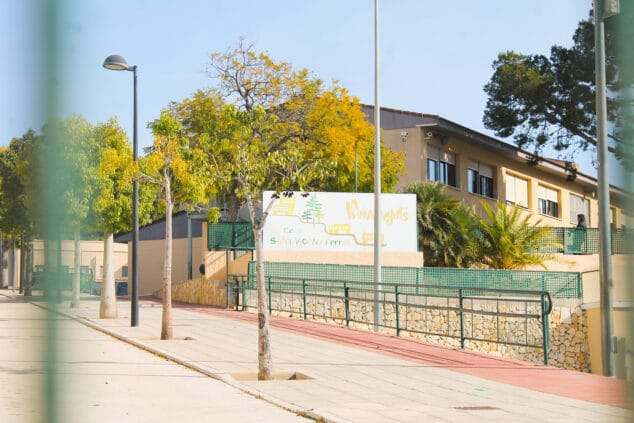 La Marina Alta vuelve al cole: miles de alumnos arrancan el curso 2026-2027 2 Imagen: Exterior del CEIP Sant Vicent Ferrer de Teulada.
