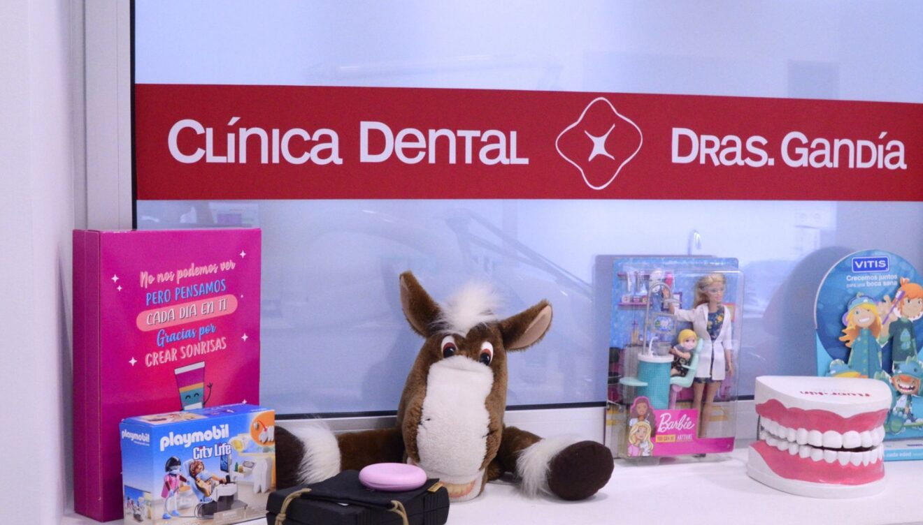 Cepillar los dientes tres veces al día