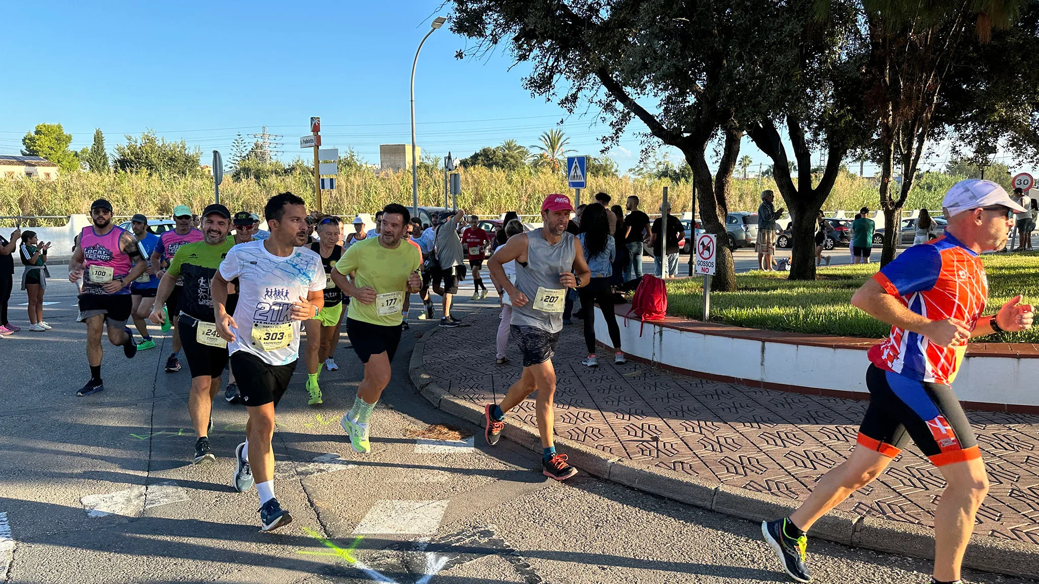 corredores en la iii 21k marina alta a su paso por els poblets