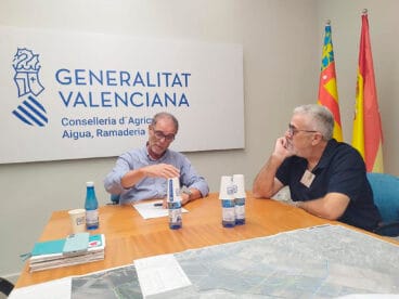 El alcalde de Pego, Enrique Moll, y el secretario autonómico de Agricultura, Ganadería y Pesca de la Generalitat Valenciana, Vicente Tejero