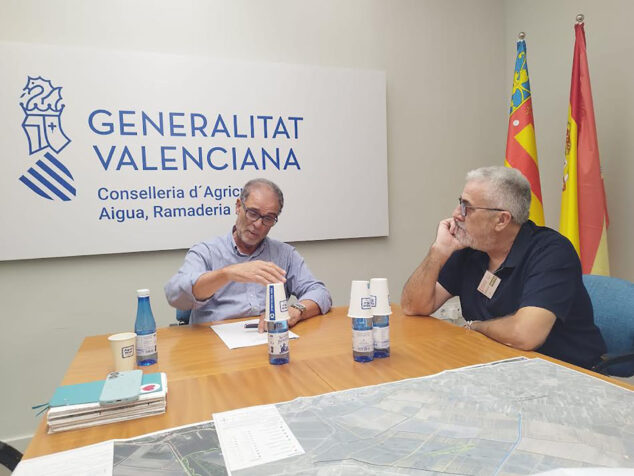 Imagen: El alcalde de Pego, Enrique Moll, y el secretario autonómico de Agricultura, Ganadería y Pesca de la Generalitat Valenciana, Vicente Tejero