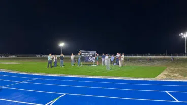 El descubrimiento de la placa con el nombre de Paco Sacha protagonizó uno de los momentos más emotivos de la inauguración
