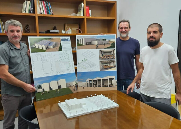 El futuro «Espai Enric Valor» de Gata de Gorgos: sala polivalente y un gran porche abierto al Parc de les Sorts 1 Imagen: Entrega del futuro proyecto Espai Enric Valor de Gata de Gorgos