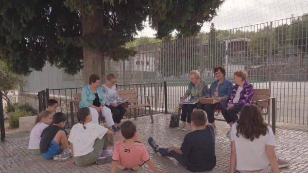 Cómo ha cambiado la vida en la Marina Alta en un siglo: el avance de Arrels Vives reúne recuerdos que están desapareciendo 5 escena del trailer de arrels vives de colc2b7lectiu mirades