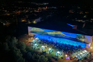 Exterior del Auditori Teulada Moraira durante Alere Dolia 2026