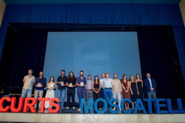 El cortometraje 'Pordentro' triunfa en la XI Mostra Curts de Moscatell de Teulada 2 Foto de grupo de los premiados en la gala de clausura de la XI Mostra Curts de Moscatell de Teulada.