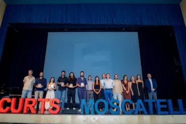 El cortometraje 'Pordentro' triunfa en la XI Mostra Curts de Moscatell de Teulada 7 Foto de grupo de los premiados en la gala de clausura de la XI Mostra Curts de Moscatell de Teulada.
