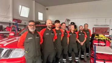 Efectivos de los Bomberos Forestales de la Generalitat en el interior de la base de Pego