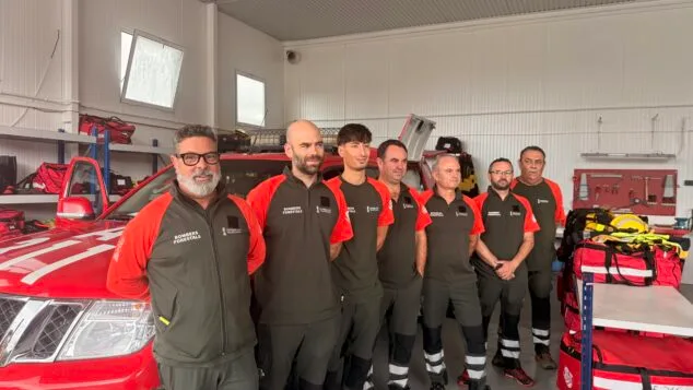 De la nueva Policía Local a la peligrosa salida de los Bomberos Forestales: Pego reclama mejoras al conseller 4 Imagen: Bomberos Forestales de la Generalitat junto a uno de sus vehículos en la base de Pego.
