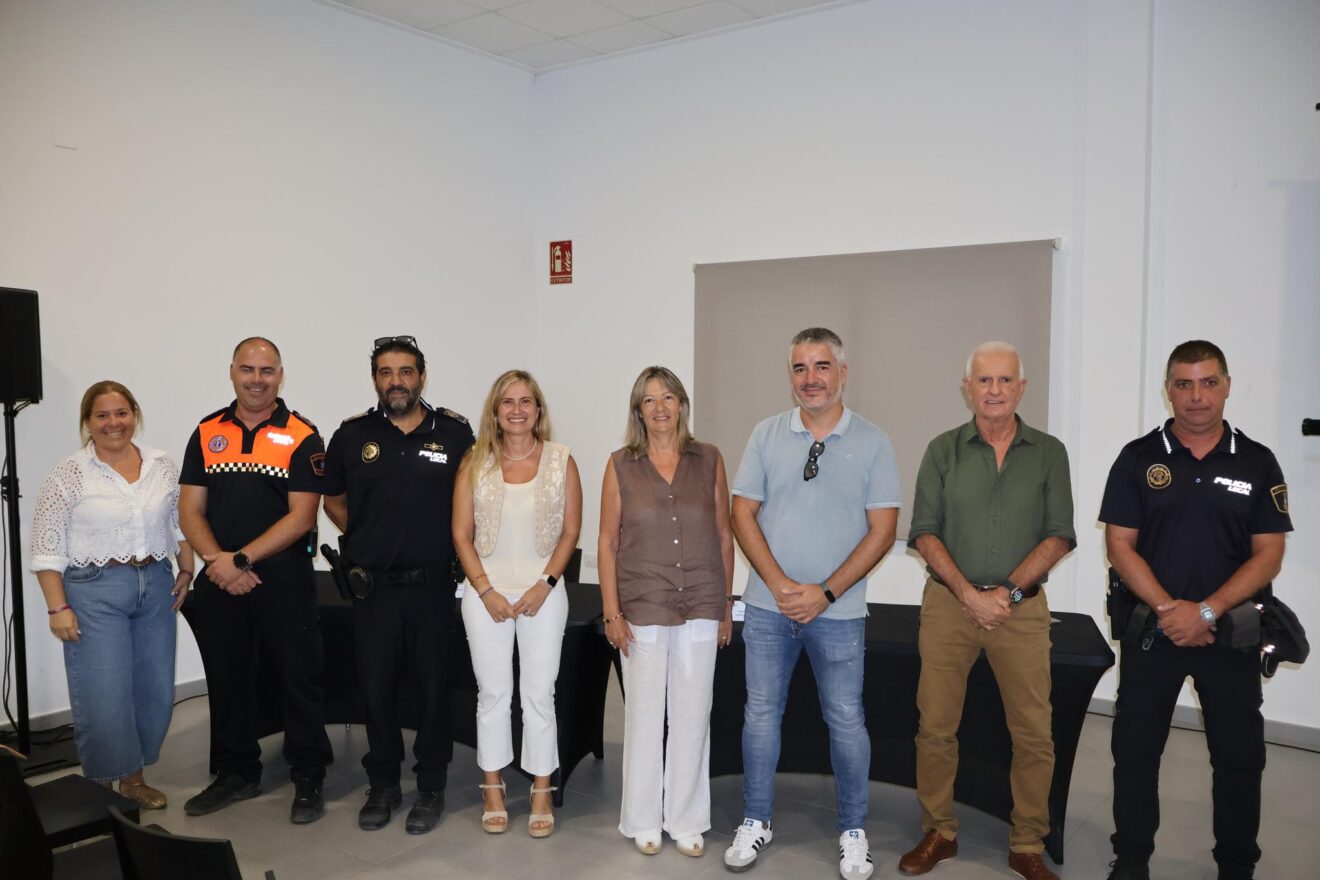 Autoridades y ponentes en la Jornada de Autoprotección de Benitatxell