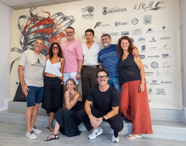 La II edición de Benissa en Corto arranca con lleno absoluto y jurado de lujo 2 Imagen: Foto de grupo del jurado y los organizadores del festival Benissa en Corto.