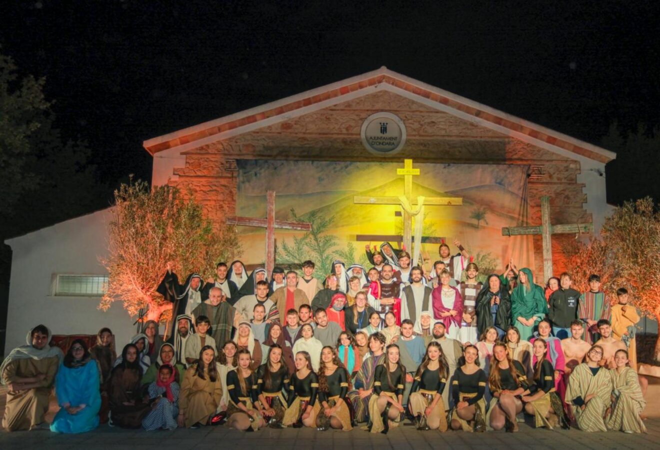 Foto de grupo de los participantes en La Pasión de Ondara