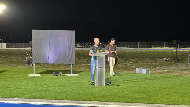 Imagen: La presidenta del Club d’Atletisme de Benissa, Raquel Soliveres en la nueva pista de atletismo Paco Sacha