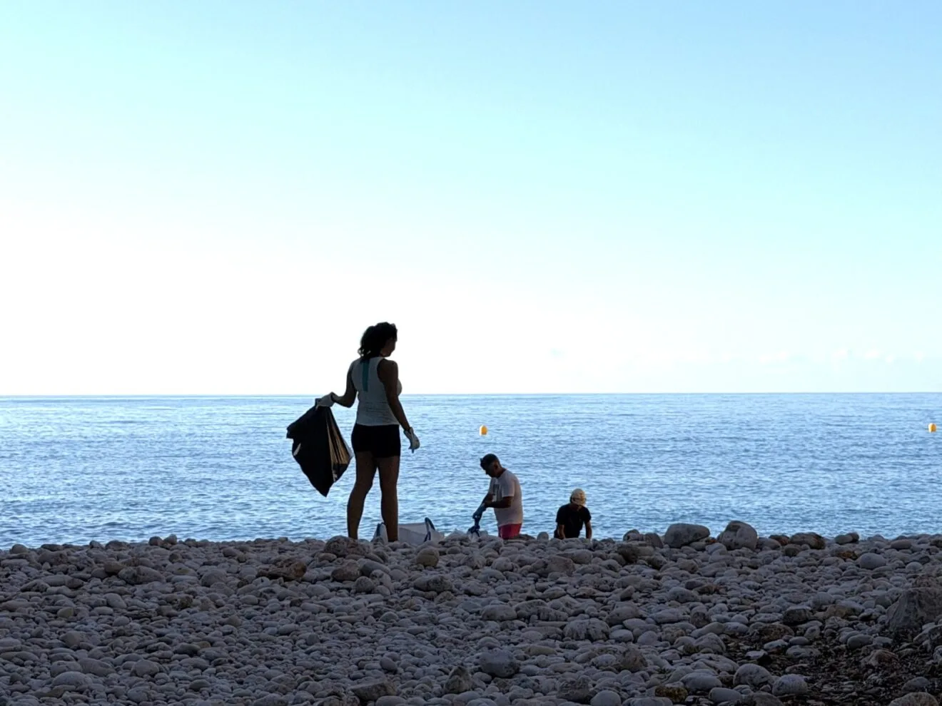 Limpieza en la Cala dels Testos