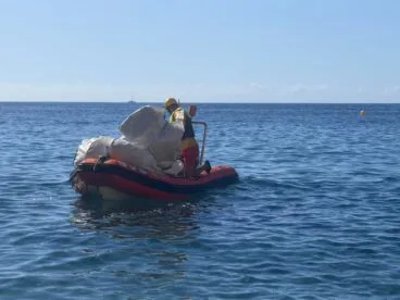 Limpieza en la Cala dels Testos