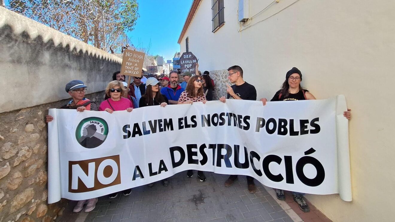Manifestación de Salvem la Vall contra el PAI de Llíber