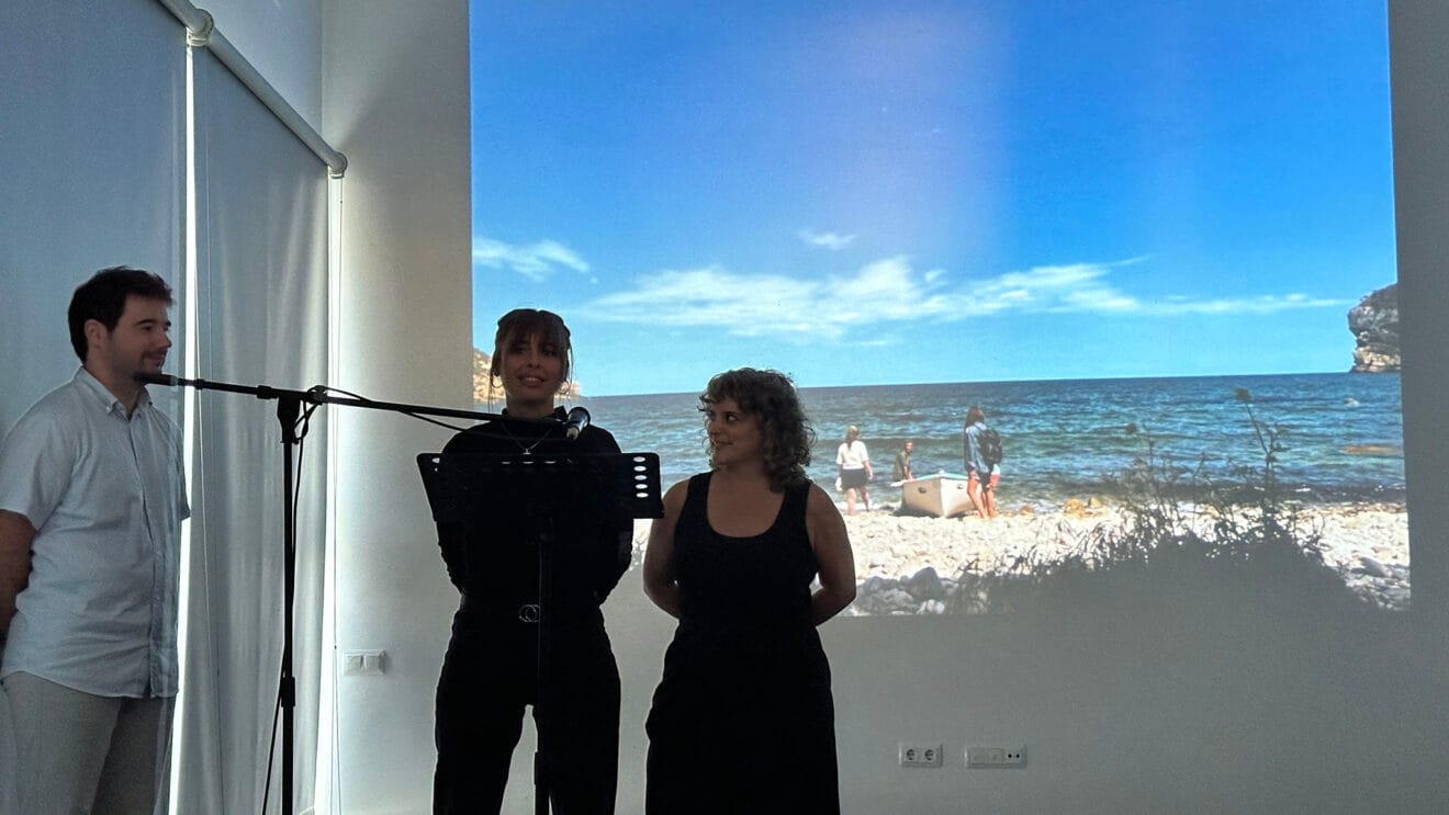 Marina Mulet y Alba Vega Mulet explican el proceso creativo de 'Memòries d’aigua Escoltant la Posidònia', la experiencia sonora que abrió el festival