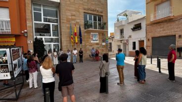 Minuto de silencio en el Ayuntamiento de Calp