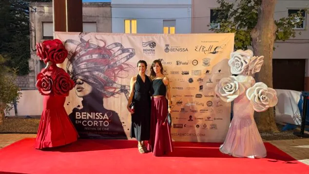 «El Vestuario» conquista la segunda edición de Benissa en Corto en una gala que llenó por completo la plaza Maria Crespo Font 75 momentos de la gala de clausura de la segunda edicion de benissa en corto 119
