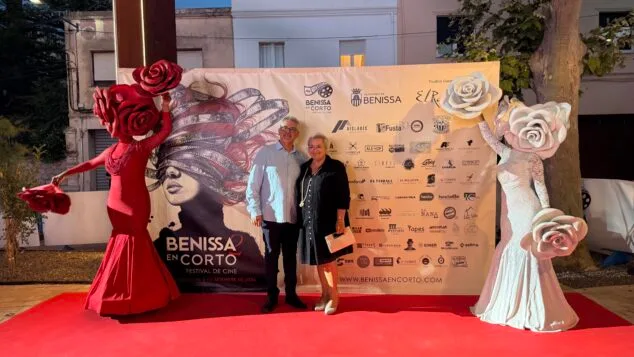 «El Vestuario» conquista la segunda edición de Benissa en Corto en una gala que llenó por completo la plaza Maria Crespo Font 80 momentos de la gala de clausura de la segunda edicion de benissa en corto 124