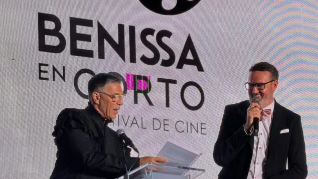 «El Vestuario» conquista la segunda edición de Benissa en Corto en una gala que llenó por completo la plaza Maria Crespo Font 189 momentos de la gala de clausura de la segunda edicion de benissa en corto 22