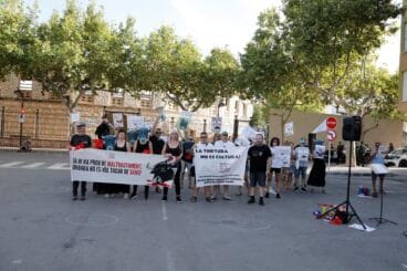 Concentración de Ondara sin crueldad animal contra las corridas de toros