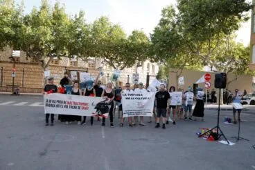 Concentración de Ondara sin crueldad animal contra las corridas de toros