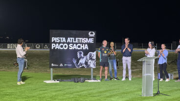 Paco Sacha recibe un homenaje en la nueva pista de atletismo de Benissa
