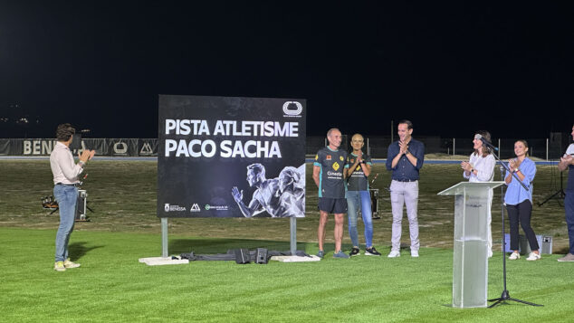Imagen: Paco Sacha recibe un homenaje en la nueva pista de atletismo de Benissa