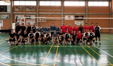 Foto de familia de los participantes en el 2º Torneo de Voleibol Mancomunidad de la Marina Alta