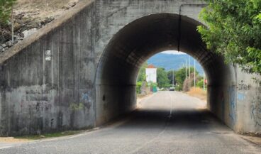 Paso bajo la autopista entre Pamis y Ondara