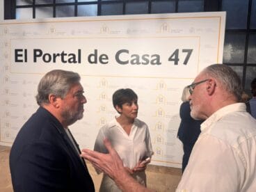 Conversación en la presentación del portal Casa 47
