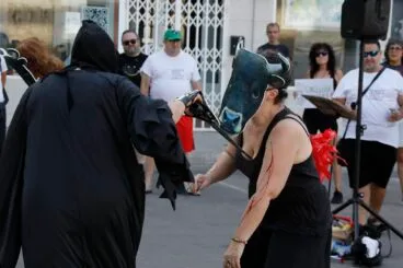 Performance de protesta contra la corrida de toros en Ondara