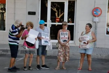 Concentración antitaurina del colectivo Ondara sin crueldad animal
