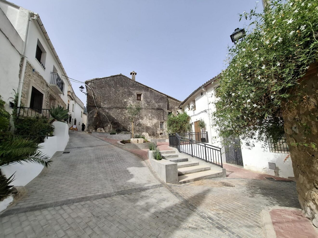 Remodelación de la Plaça de Baix de Benirrama