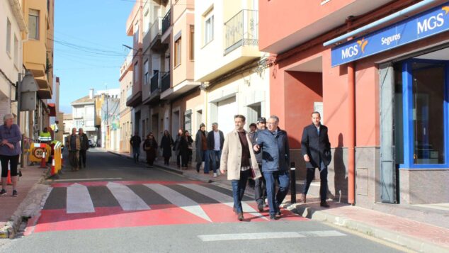 Imagen: Toni Pérez en una visita a Benitatxell sobre soluciones para el tráfico de la CV-740 (archivo)
