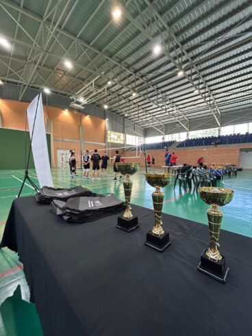 Trofeos y ambiente del 2º Torneo de Voleibol Mancomunidad Marina Alta