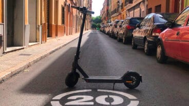 un patinete electrico en denia archivo