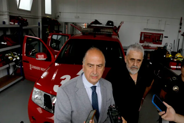 De la nueva Policía Local a la peligrosa salida de los Bomberos Forestales: Pego reclama mejoras al conseller 26 visita del conseller de emergencias e interior a pego 22