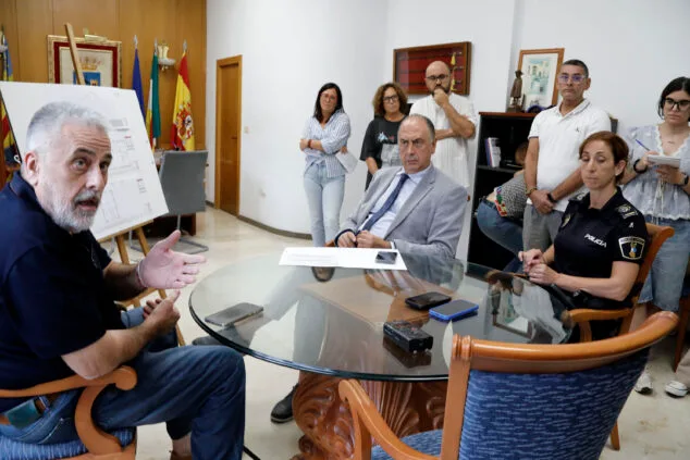 De la nueva Policía Local a la peligrosa salida de los Bomberos Forestales: Pego reclama mejoras al conseller 13 visita del conseller de emergencias e interior a pego 9