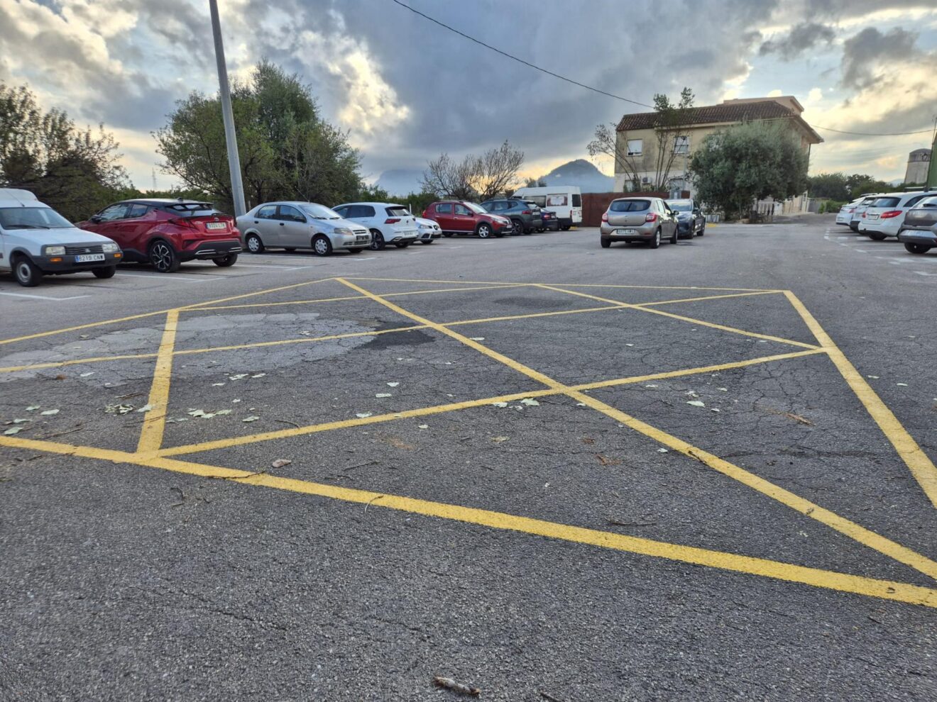 Zona de aparcamiento en el núcleo de Pamis, Ondara