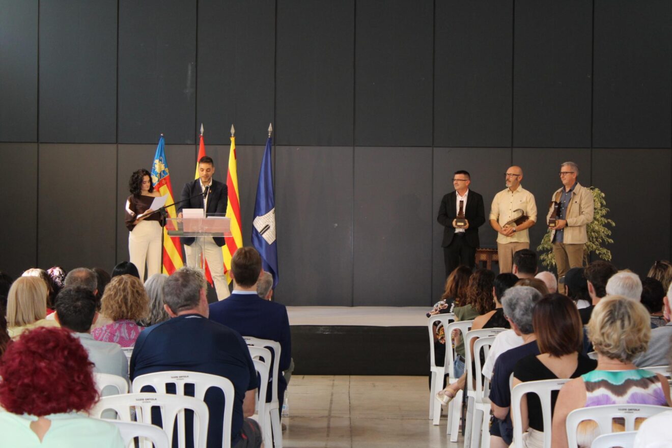 El alcalde de Ondara, José Ramiro, durante su discurso en el acto del 9 d'Octubre