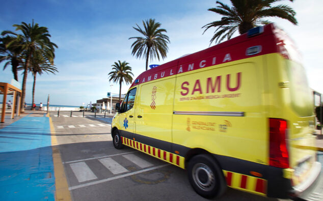 Imagen: Ambulancia SAMU en una playa (archivo)